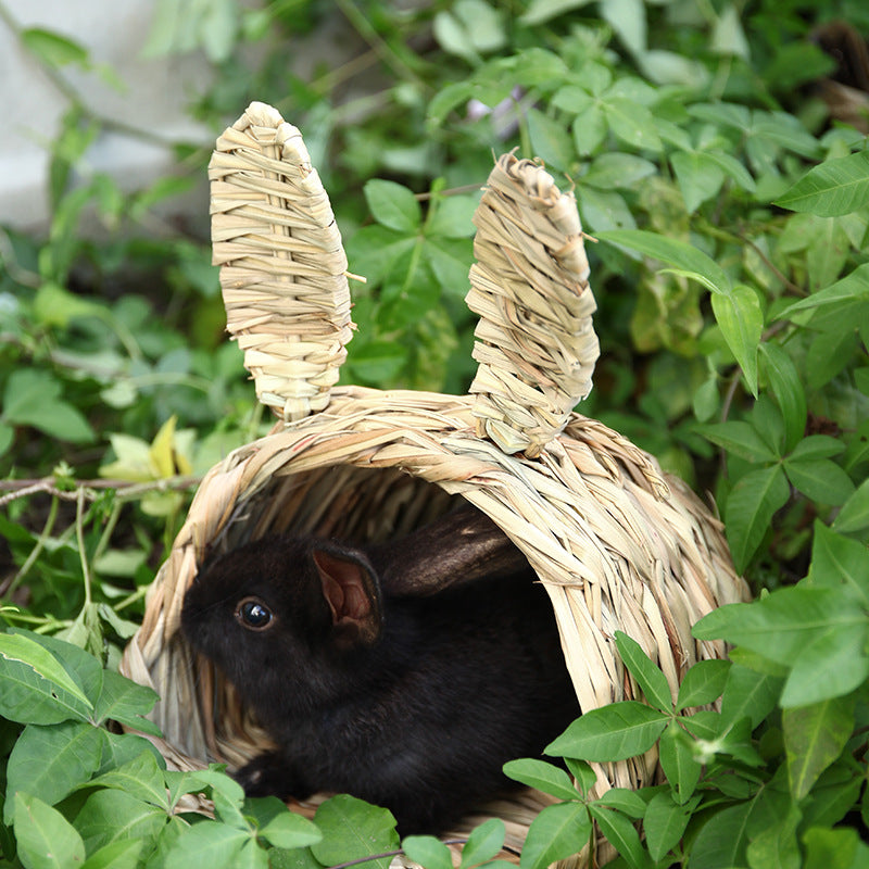 Hand-Woven Straw Tunnel Nest for Rabbits & Small Pets